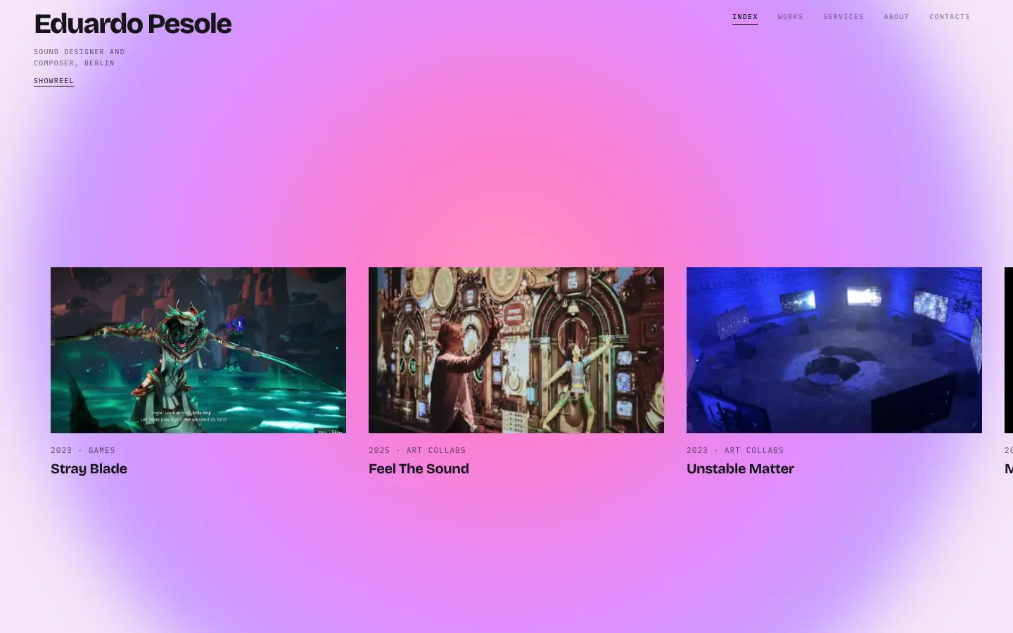Eduardo Pesole homepage with a pink background and a gallery of projects